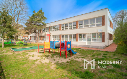 REZERVOVANÉ: Na predaj 1,5-izbový byt v centre Malaciek s investičným potenciálom