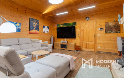 Na predaj jedinečné rodinné sídlo s kúpacím jazierkom a výhľadom na Vysoké Tatry