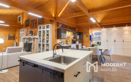 Na predaj jedinečné rodinné sídlo s kúpacím jazierkom a výhľadom na Vysoké Tatry