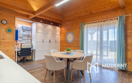 Na predaj jedinečné rodinné sídlo s kúpacím jazierkom a výhľadom na Vysoké Tatry