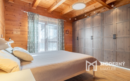 Na predaj jedinečné rodinné sídlo s kúpacím jazierkom a výhľadom na Vysoké Tatry