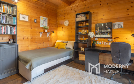 Na predaj jedinečné rodinné sídlo s kúpacím jazierkom a výhľadom na Vysoké Tatry