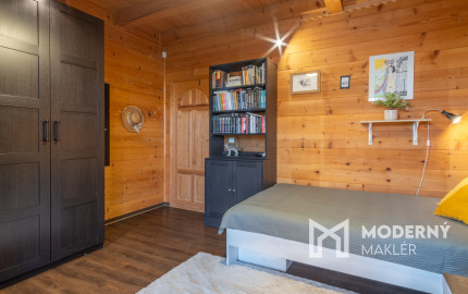 Na predaj jedinečné rodinné sídlo s kúpacím jazierkom a výhľadom na Vysoké Tatry