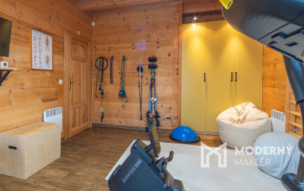 Na predaj jedinečné rodinné sídlo s kúpacím jazierkom a výhľadom na Vysoké Tatry