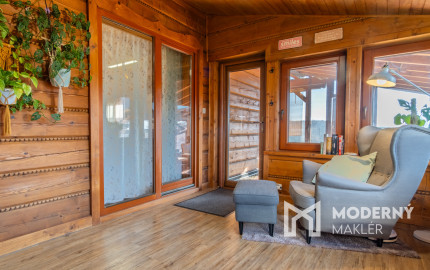 Na predaj jedinečné rodinné sídlo s kúpacím jazierkom a výhľadom na Vysoké Tatry