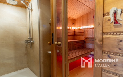 Na predaj jedinečné rodinné sídlo s kúpacím jazierkom a výhľadom na Vysoké Tatry