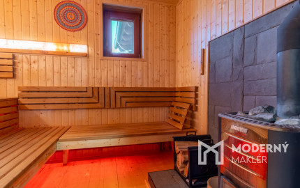 Na predaj jedinečné rodinné sídlo s kúpacím jazierkom a výhľadom na Vysoké Tatry