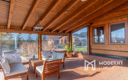 Na predaj jedinečné rodinné sídlo s kúpacím jazierkom a výhľadom na Vysoké Tatry