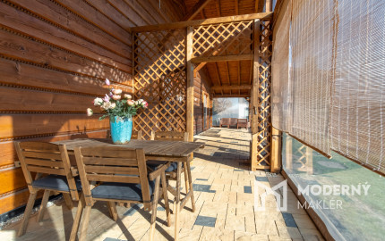 Na predaj jedinečné rodinné sídlo s kúpacím jazierkom a výhľadom na Vysoké Tatry