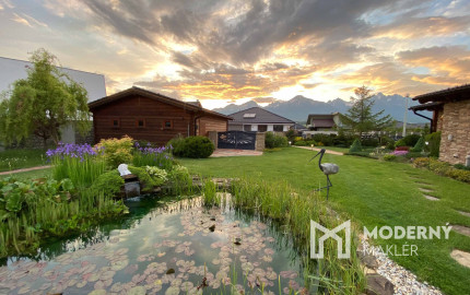 Na predaj jedinečné rodinné sídlo s kúpacím jazierkom a výhľadom na Vysoké Tatry