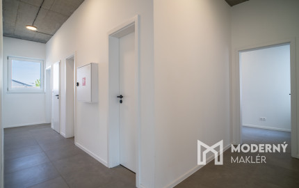 Na predaj 3-podlažná polyfunkcia na Zavarskej ulici v Trnave