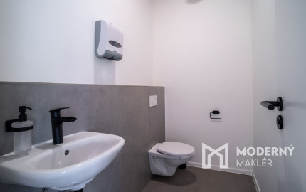 Na predaj 3-podlažná polyfunkcia na Zavarskej ulici v Trnave