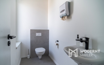 Na predaj 3-podlažná polyfunkcia na Zavarskej ulici v Trnave