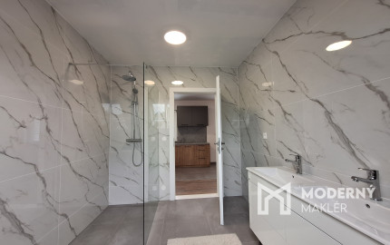 Na prenájom kompletne zrekonštruovaný 4-izbový byt v Tepličke nad Váhom