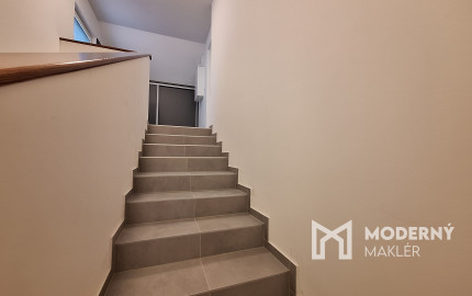Na prenájom kompletne zrekonštruovaný 4-izbový byt v Tepličke nad Váhom