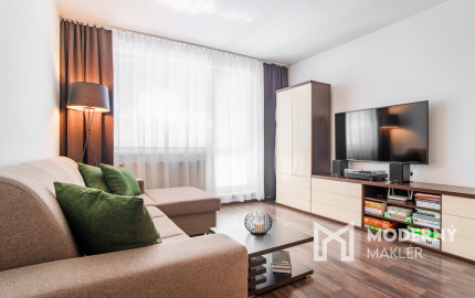 REZERVOVANÉ: Na predaj kompletne zariadený 2-izbový byt v centre Banskej Bystrice