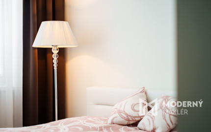 REZERVOVANÉ: Na predaj kompletne zariadený 2-izbový byt v centre Banskej Bystrice