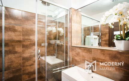 REZERVOVANÉ: Na predaj kompletne zariadený 2-izbový byt v centre Banskej Bystrice