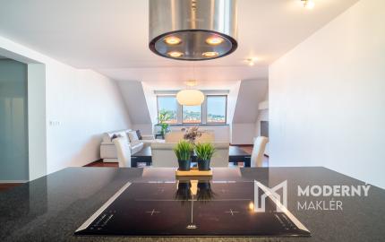 Na predaj priestranný 4-izbový byt pod hradom v centre Bratislavy