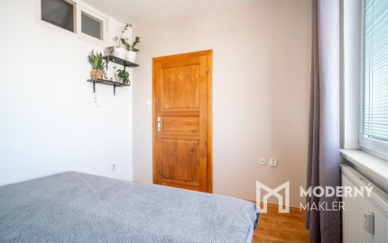 REZERVOVANÉ :Na prenájom veľkometrážny 2-izbový byt v Nitre