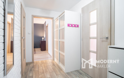 Na predaj kompletne zrekonštruovaný 3-izbový byt v Chtelnici