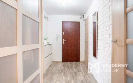 Na predaj kompletne zrekonštruovaný 3-izbový byt v Chtelnici