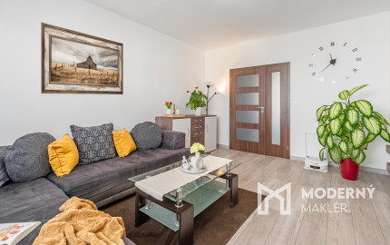 REZERVOVANÉ - Na predaj priestranný 4-izbový byt vo vyhľadávanej lokalite blízko centra Bratislavy