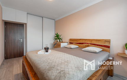 REZERVOVANÉ - Na predaj priestranný 4-izbový byt vo vyhľadávanej lokalite blízko centra Bratislavy