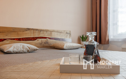 REZERVOVANÉ - Na predaj priestranný 4-izbový byt vo vyhľadávanej lokalite blízko centra Bratislavy