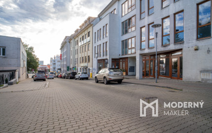 Na prenájom obchodný priestor na Zámockej ulici pod Bratislavským hradom