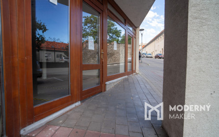 Na prenájom obchodný priestor na Zámockej ulici pod Bratislavským hradom