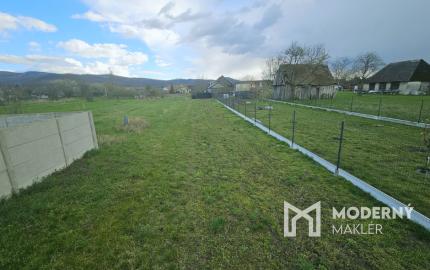 Na predaj perspektívny pozemok v obci Kuchyňa