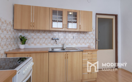 REZERVOVANÉ: Na predaj útulný 2-izbový byt v malebných Hybiach v pokojnej lokalite