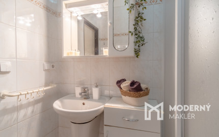 REZERVOVANÉ: Na predaj útulný 2-izbový byt v malebných Hybiach v pokojnej lokalite