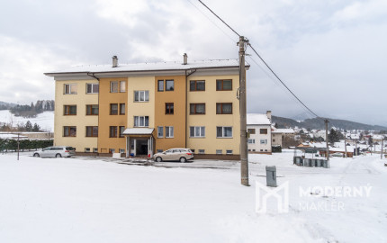 REZERVOVANÉ: Na predaj útulný 2-izbový byt v malebných Hybiach v pokojnej lokalite