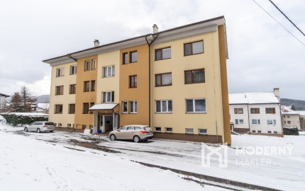 REZERVOVANÉ: Na predaj útulný 2-izbový byt v malebných Hybiach v pokojnej lokalite