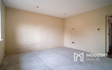 Na predaj pôvodný 3-izbový rodinný dom s potenciálom v Trenčíne, časť Zlatovce