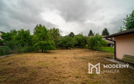 Na predaj starší rodinný dom s veľkým pozemkom v Trenčíne, časť Zlatovce