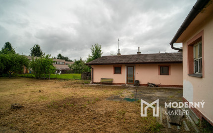 Na predaj starší rodinný dom s veľkým pozemkom v Trenčíne, časť Zlatovce