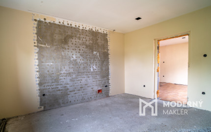 Na predaj starší rodinný dom s veľkým pozemkom v Trenčíne, časť Zlatovce