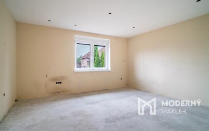 Na predaj starší rodinný dom s veľkým pozemkom v Trenčíne, časť Zlatovce