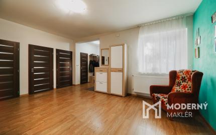 PREDANÉ: Na predaj priestranný rodinný dom v obci Beluša