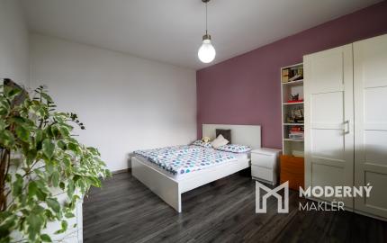 PREDANÉ: Na predaj priestranný rodinný dom v obci Beluša