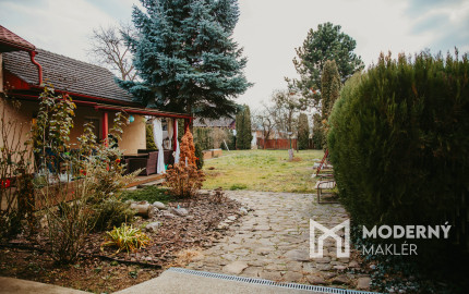 PREDANÉ: Na predaj priestranný rodinný dom v obci Beluša