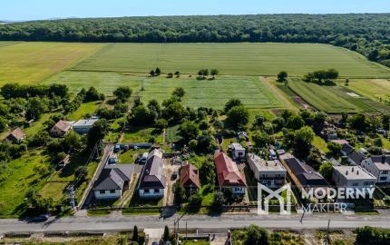 Na predaj rozmerný pozemok vhodný na výstavbu v obci Moravany časť Lučkovce