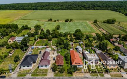 Na predaj rozmerný pozemok vhodný na výstavbu v obci Moravany časť Lučkovce