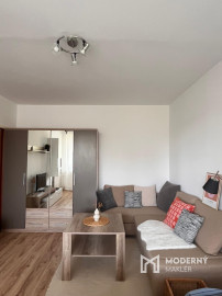 Na prenájom pekný 1-izbový byt s veľkou loggiou v obľúbenej časti Dúbravky