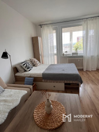 Na prenájom pekný 1-izbový byt s veľkou loggiou v obľúbenej časti Dúbravky