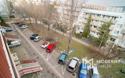 Na prenájom pekný 1-izbový byt s veľkou loggiou v obľúbenej časti Dúbravky