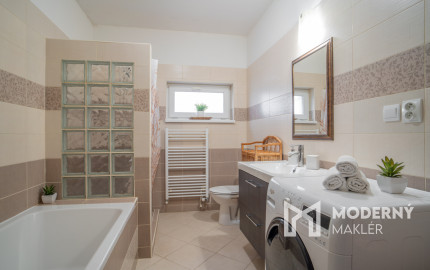 Na predaj kompletne zariadený 2-izbový byt v Novom Meste